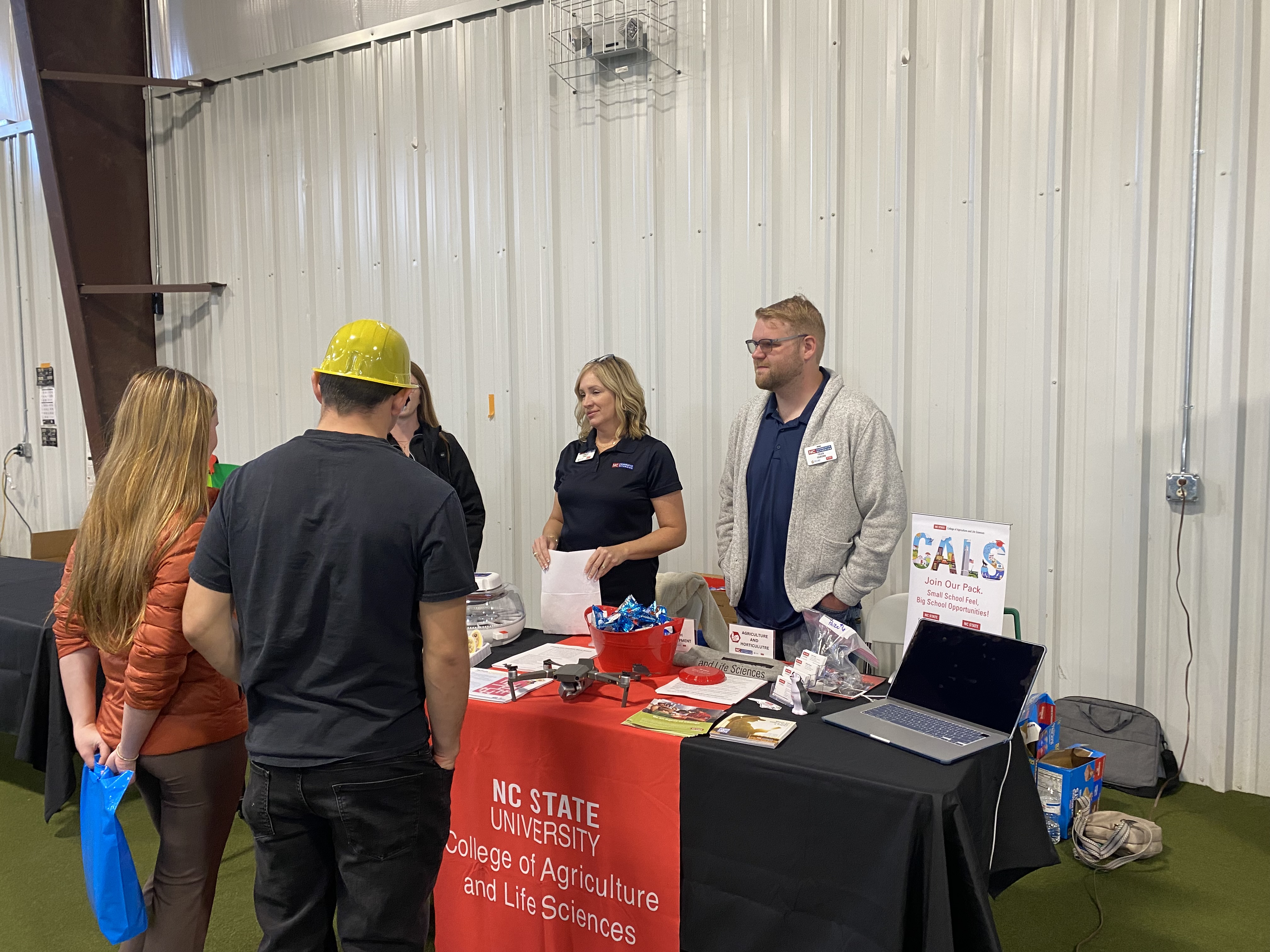 Students talk to extension agents at a career fair.